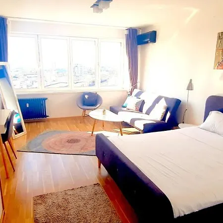 Azaleea Studio: Central Lovely Studio Apartment *