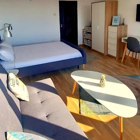 Azaleea Studio: Central Lovely Studio Apartment